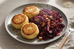 kartoffelknoedel mit rotkraut