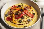 mediterrane polenta mit gegrilltem paprika